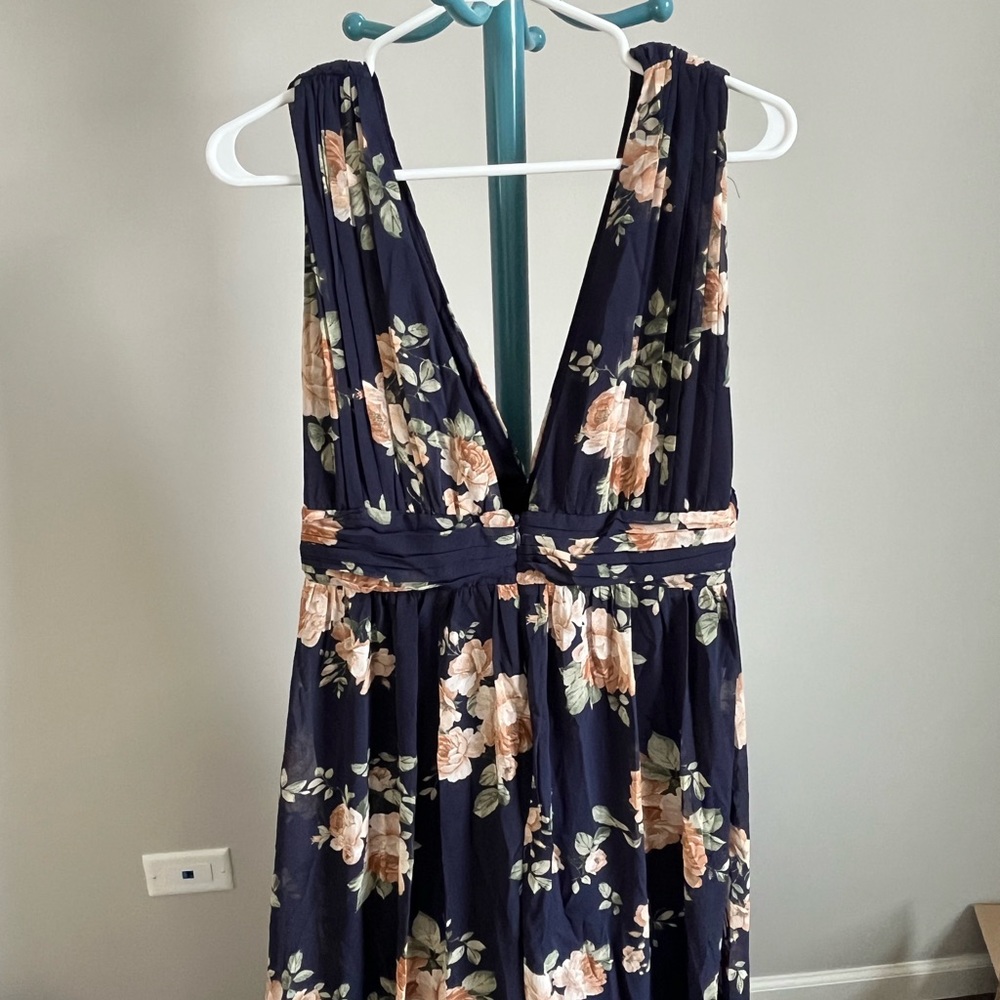 Flowy Floral Maxi Dress - Picture 3 of 5